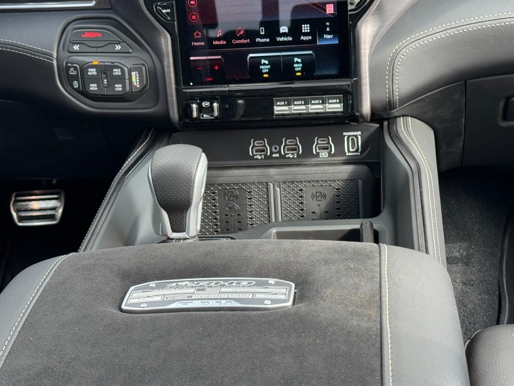 Ram 1500 Vehicle Full-screen Gallery Image 11