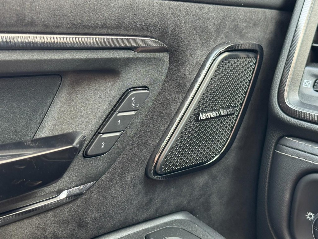 Ram 1500 Vehicle Full-screen Gallery Image 12