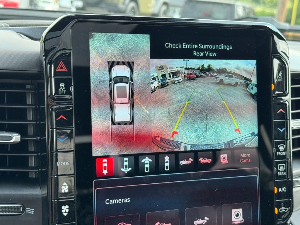 Ram 1500 Vehicle Full-screen Gallery Image 18