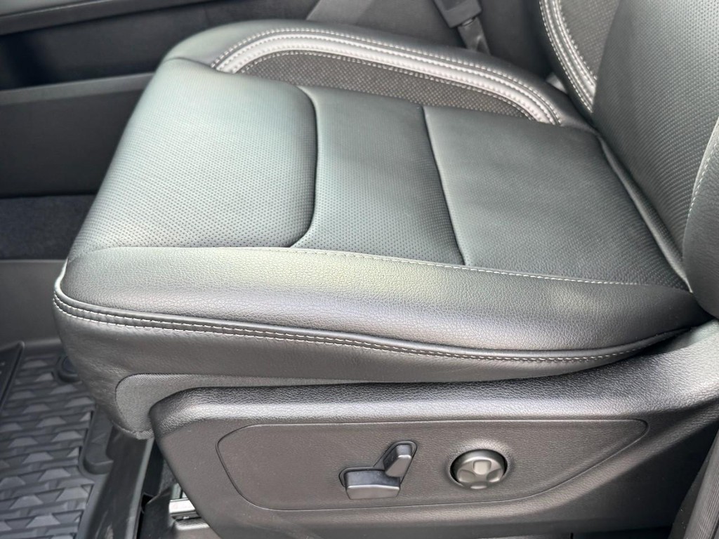Ram 1500 Vehicle Full-screen Gallery Image 19