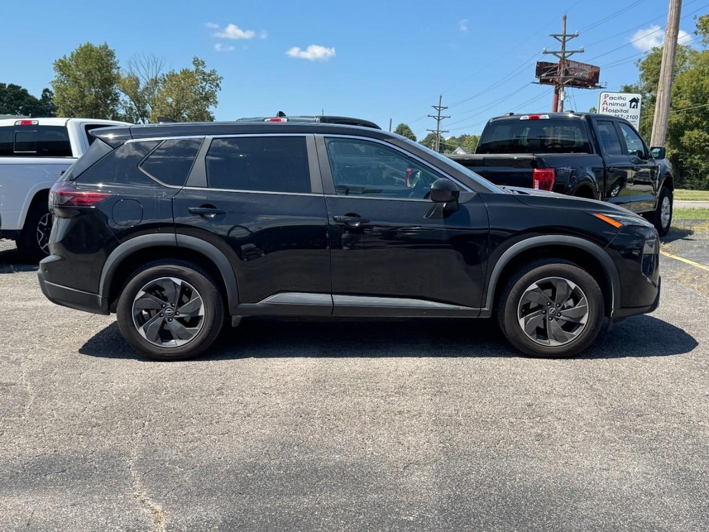 Nissan Rogue Vehicle Full-screen Gallery Image 02