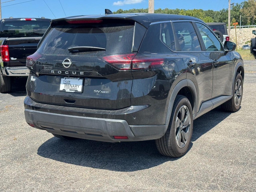 Nissan Rogue Vehicle Full-screen Gallery Image 04