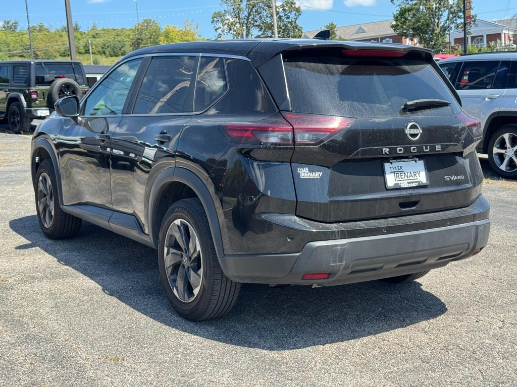 Nissan Rogue Vehicle Full-screen Gallery Image 07