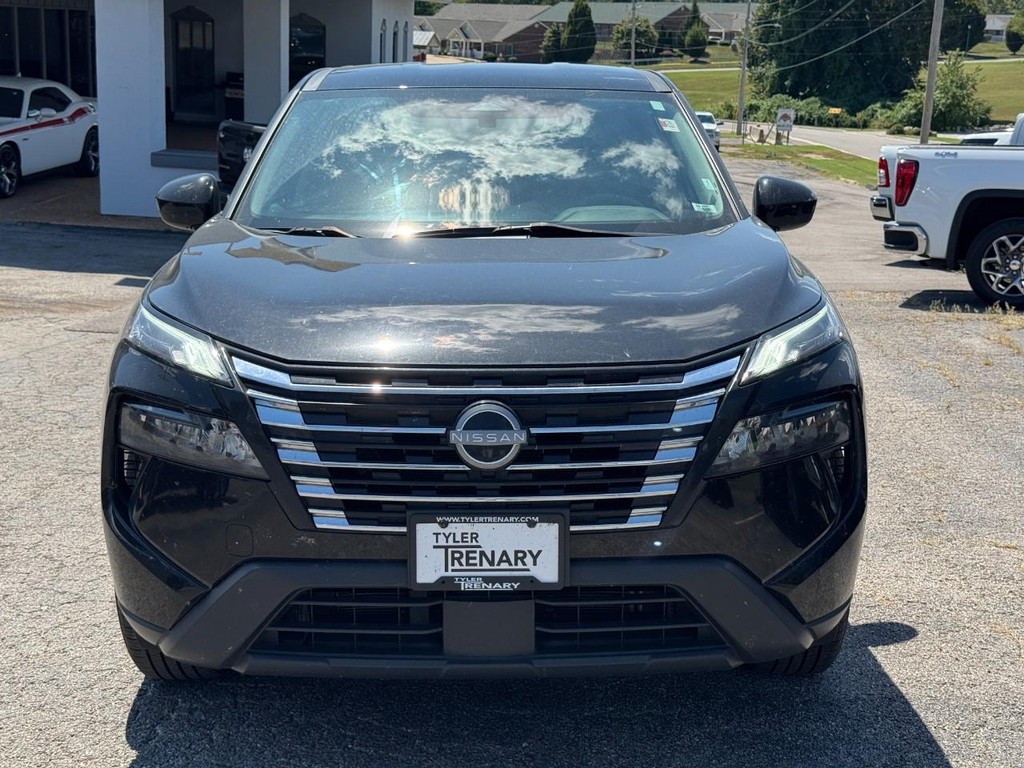 Nissan Rogue Vehicle Full-screen Gallery Image 11