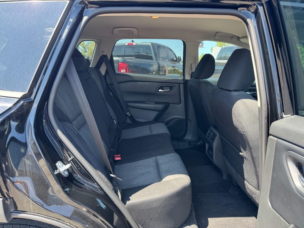Nissan Rogue Vehicle Full-screen Gallery Image 12