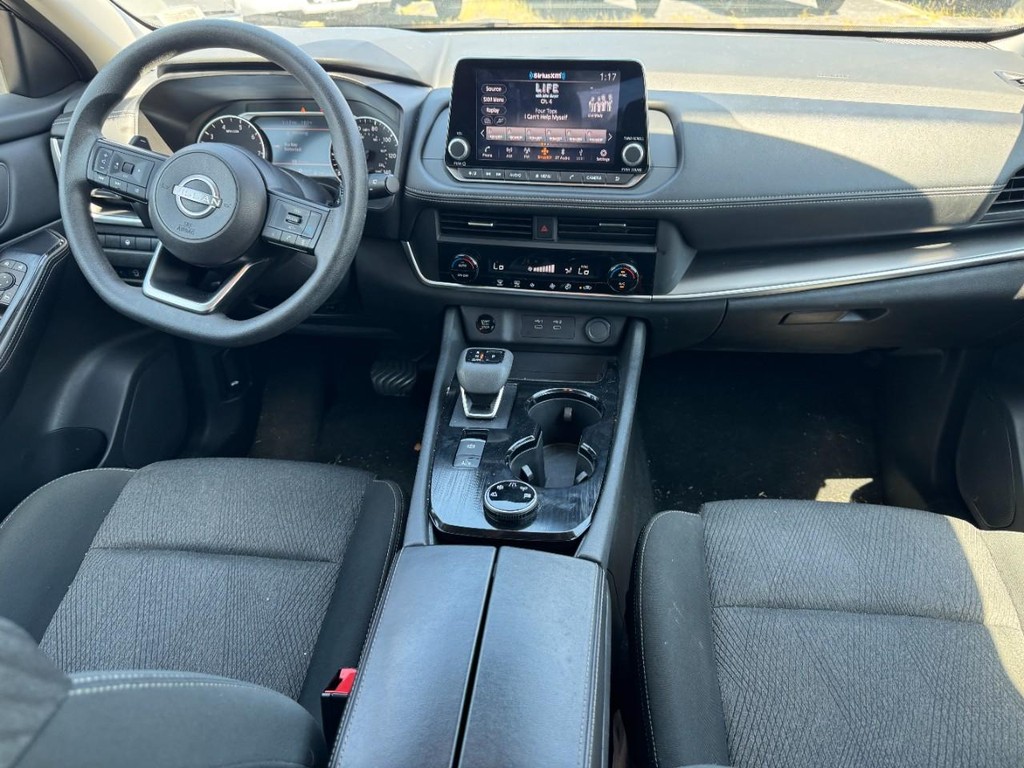 Nissan Rogue Vehicle Full-screen Gallery Image 13