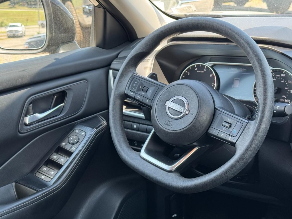 Nissan Rogue Vehicle Full-screen Gallery Image 14