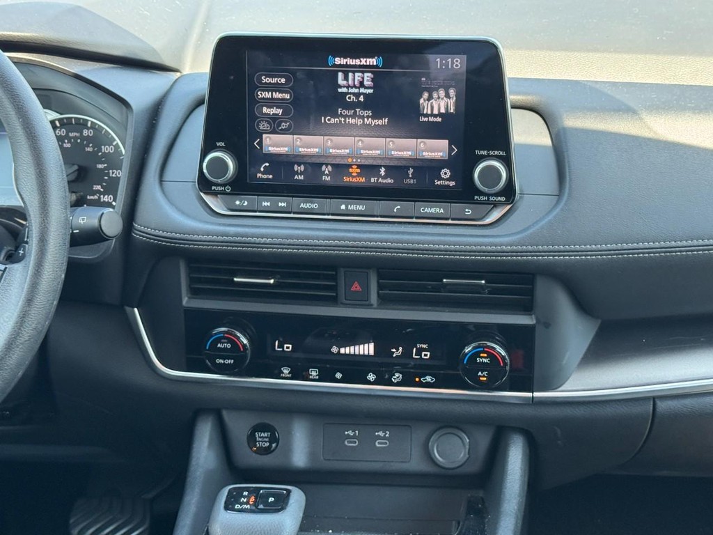 Nissan Rogue Vehicle Full-screen Gallery Image 15
