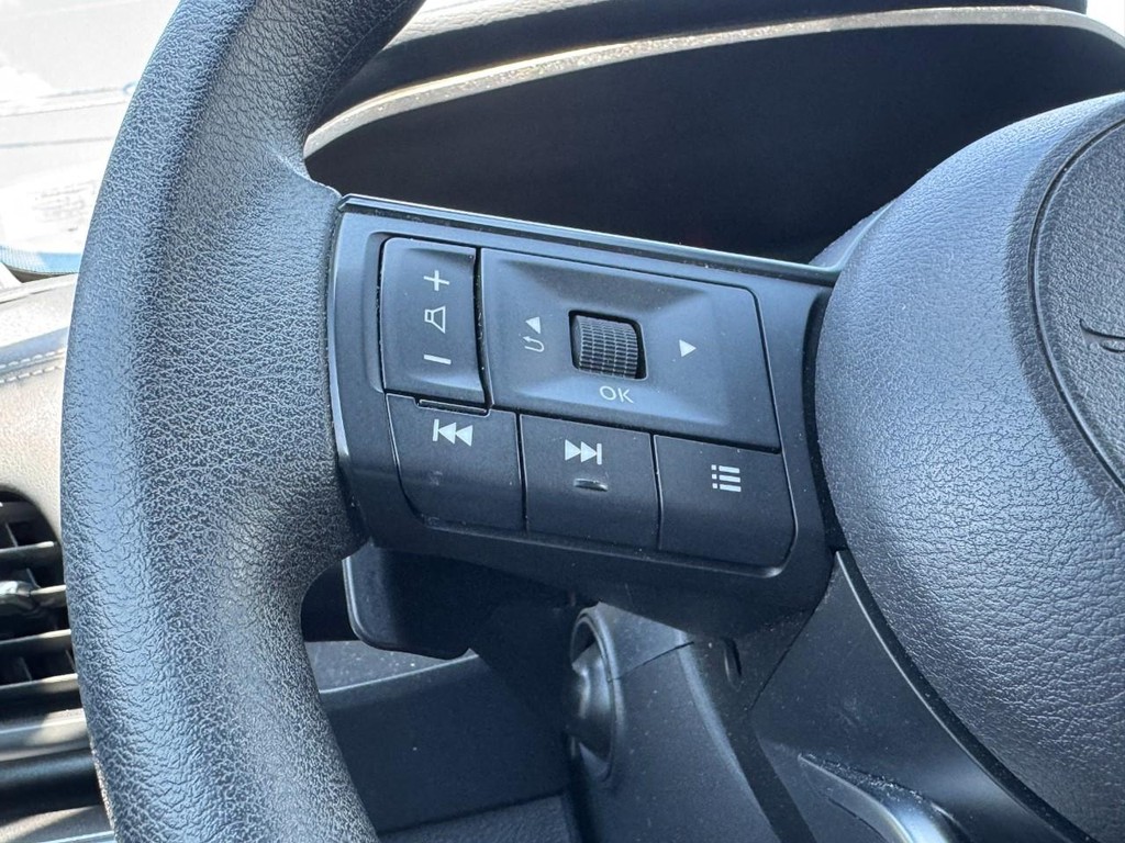 Nissan Rogue Vehicle Full-screen Gallery Image 18