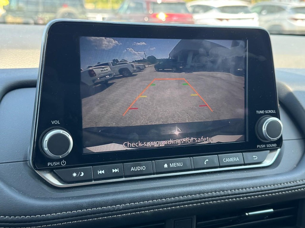 Nissan Rogue Vehicle Full-screen Gallery Image 22