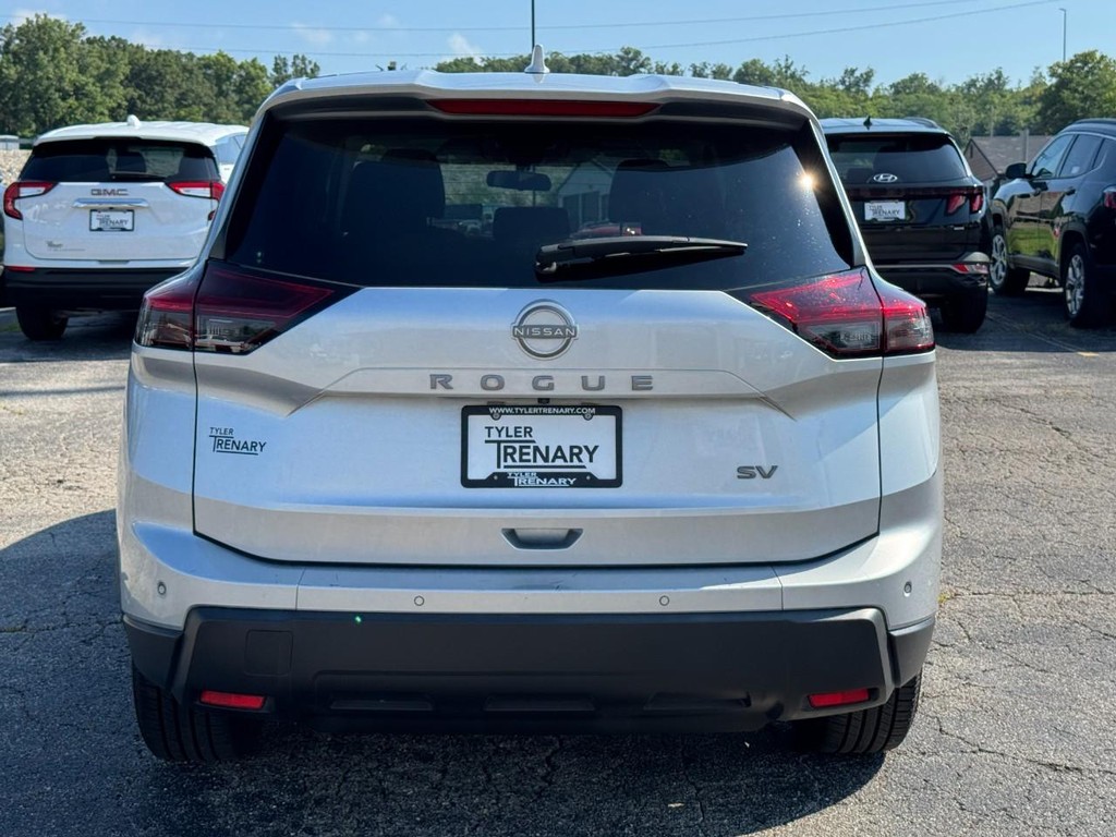 Nissan Rogue Vehicle Full-screen Gallery Image 05