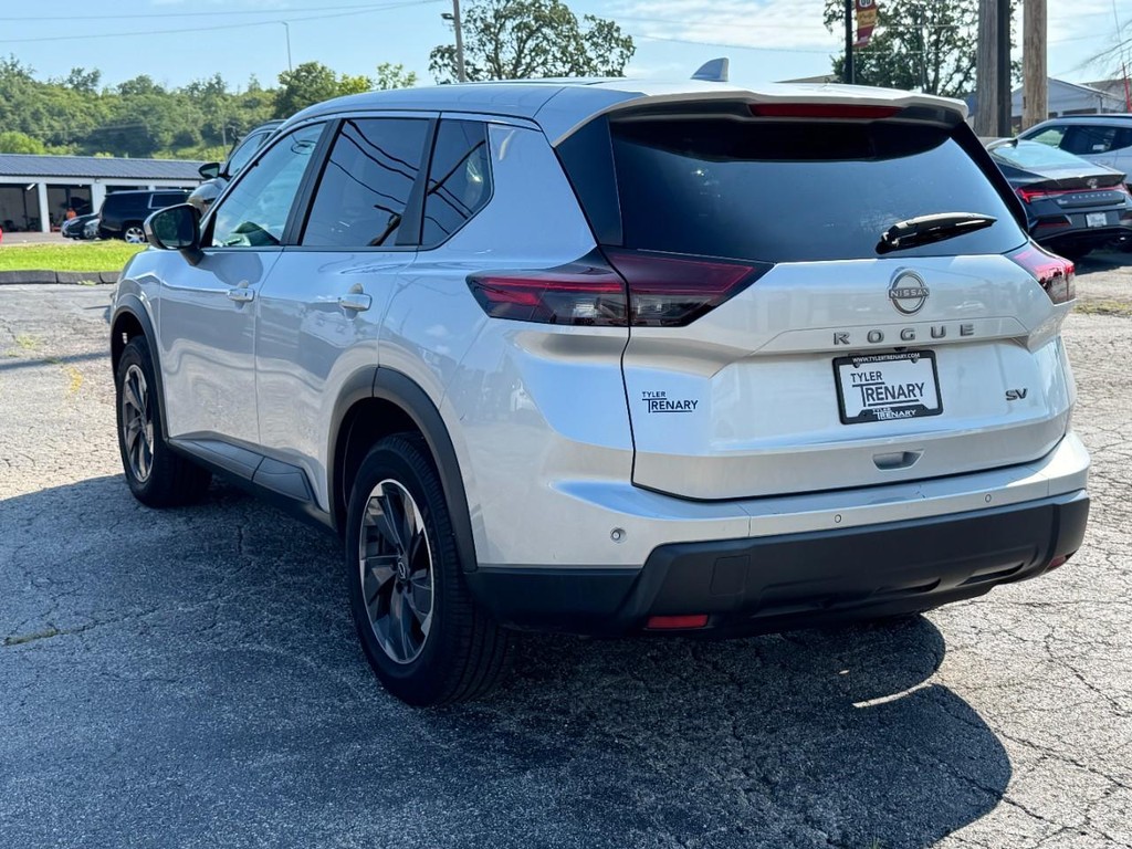 Nissan Rogue Vehicle Full-screen Gallery Image 07