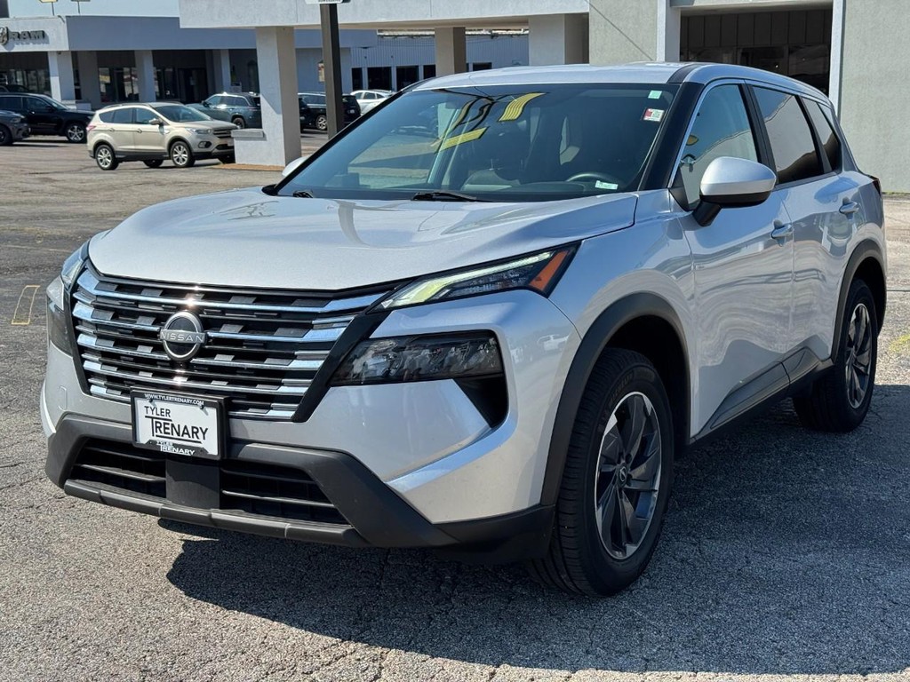 Nissan Rogue Vehicle Full-screen Gallery Image 10