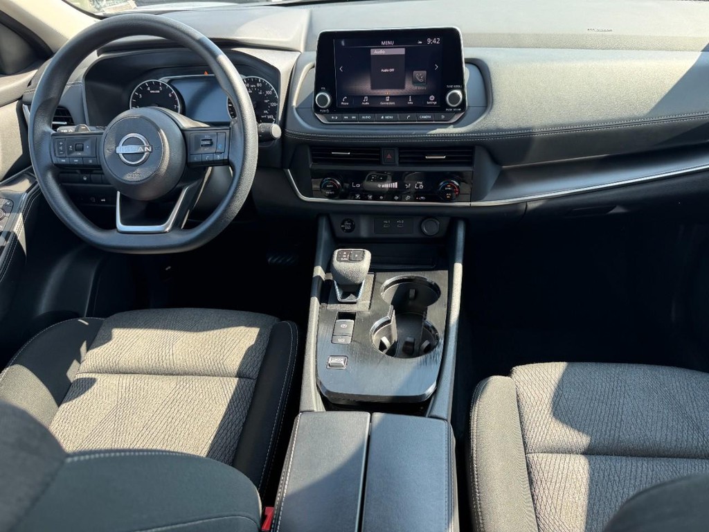Nissan Rogue Vehicle Full-screen Gallery Image 13