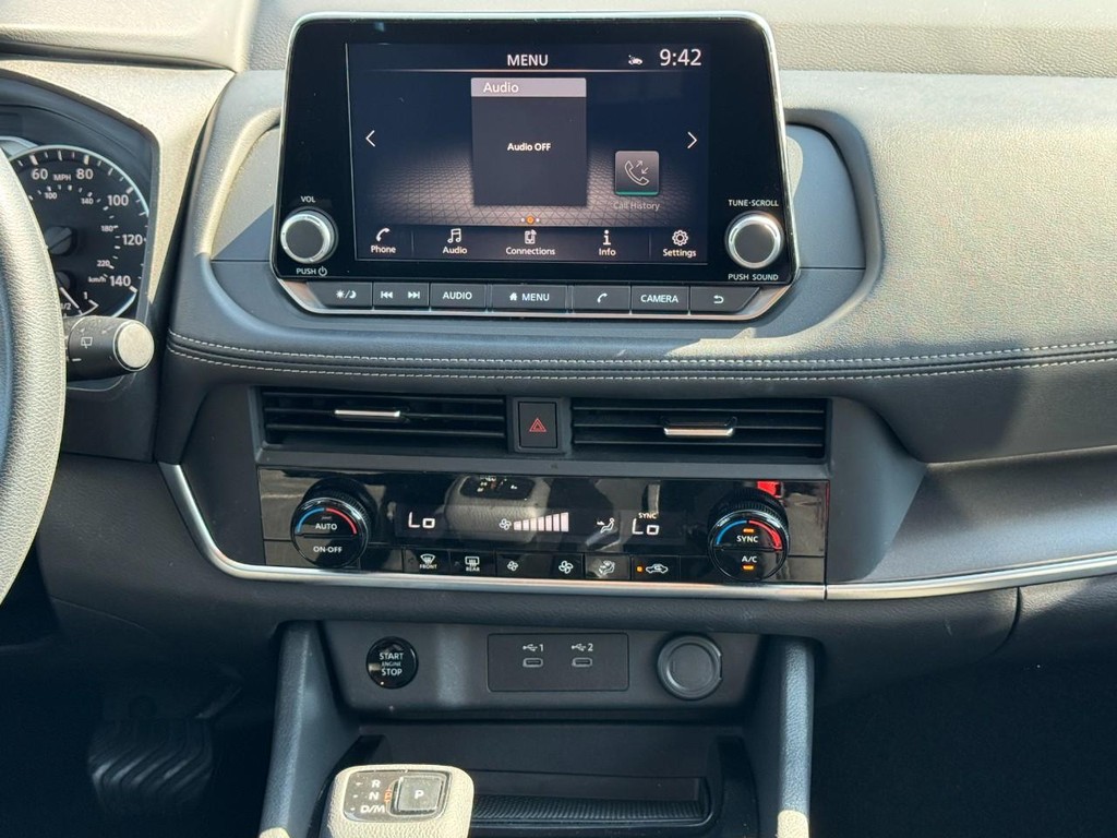 Nissan Rogue Vehicle Full-screen Gallery Image 15