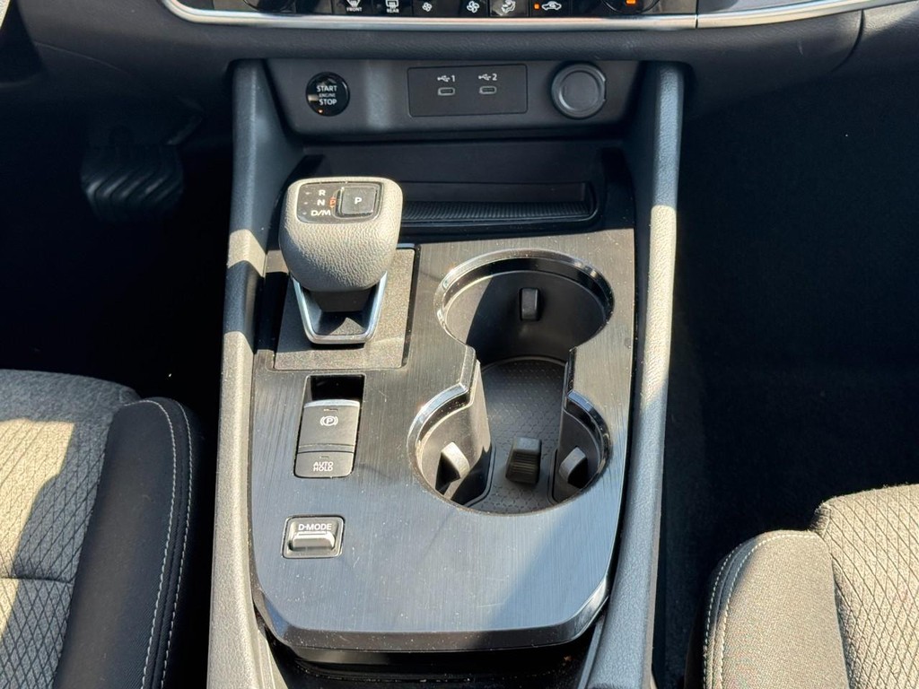 Nissan Rogue Vehicle Full-screen Gallery Image 16