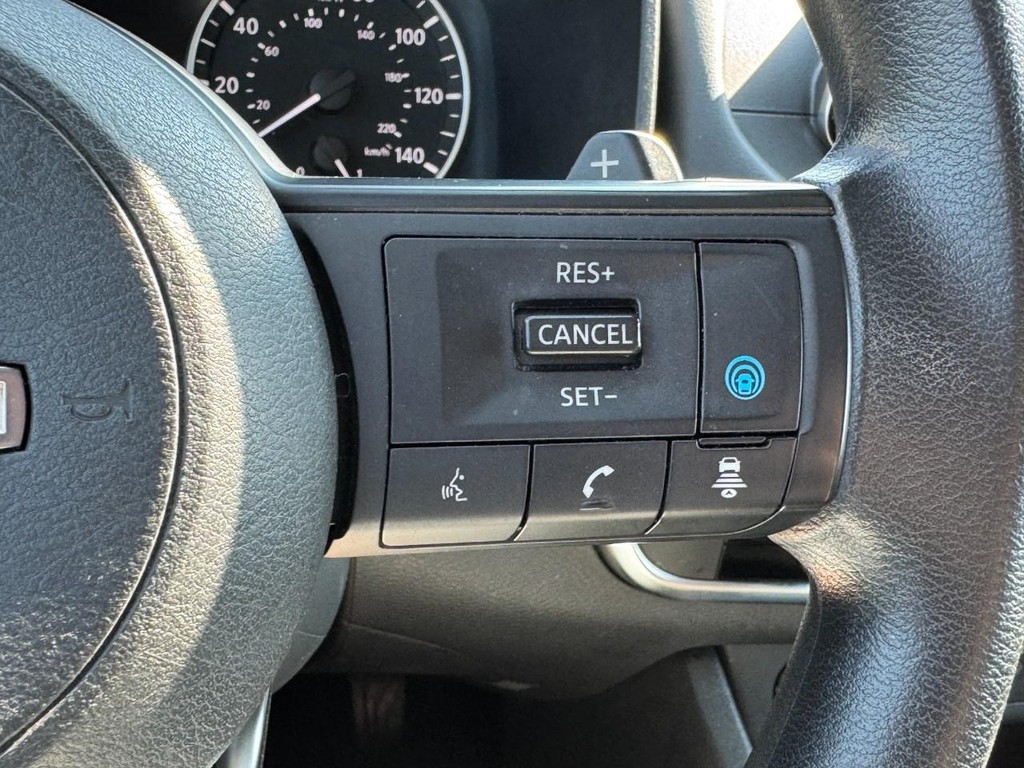 Nissan Rogue Vehicle Full-screen Gallery Image 19