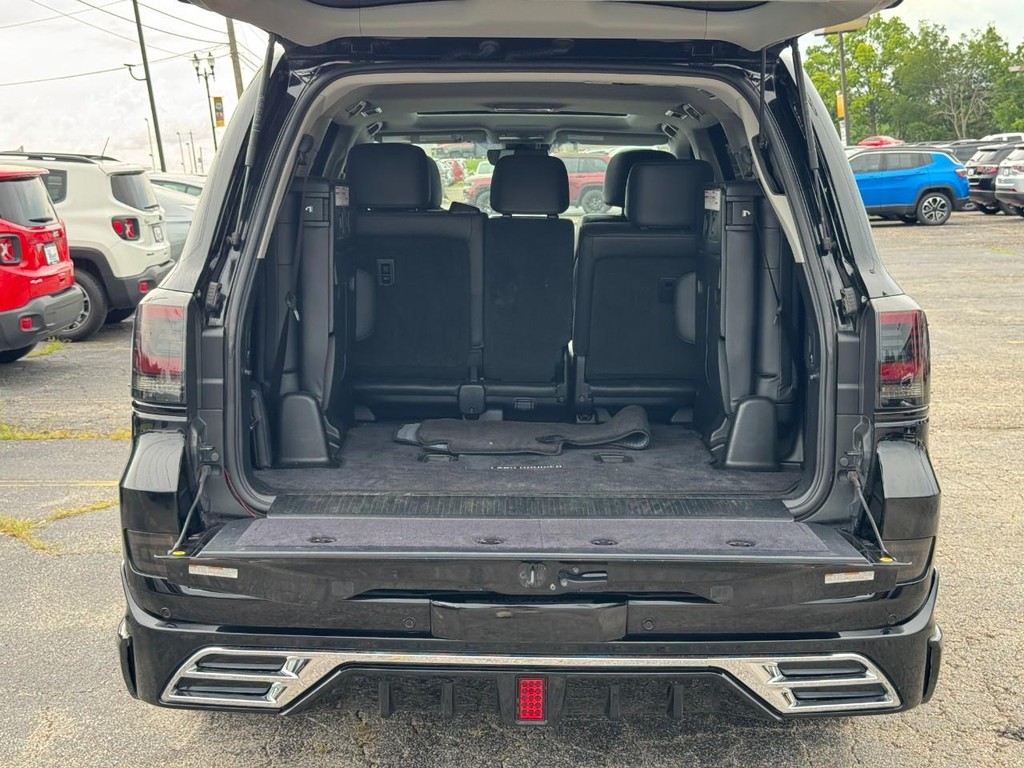 Toyota Land Cruiser Vehicle Full-screen Gallery Image 06