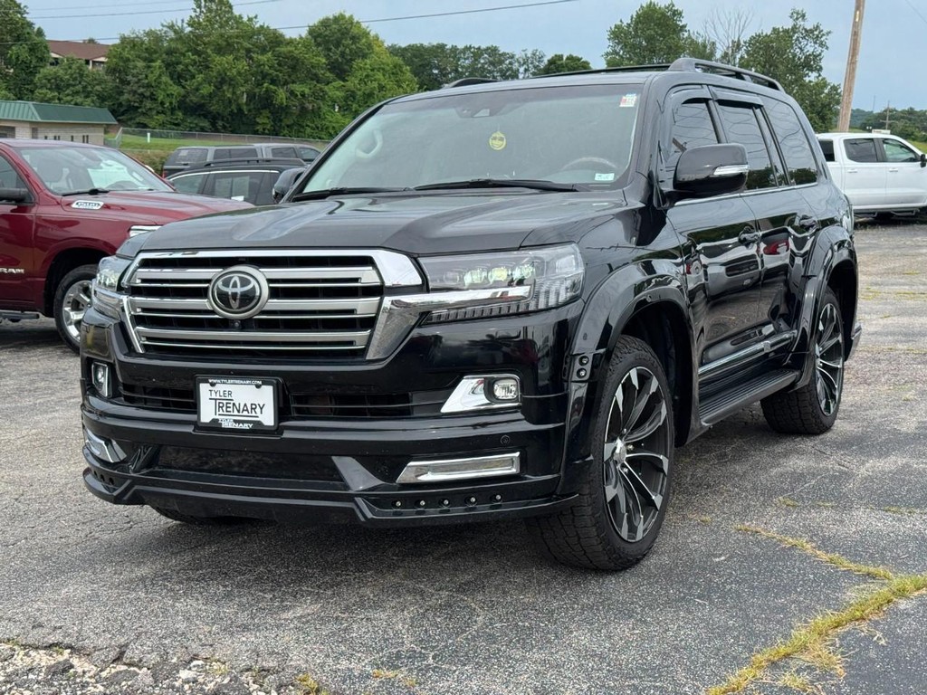 Toyota Land Cruiser Vehicle Full-screen Gallery Image 10