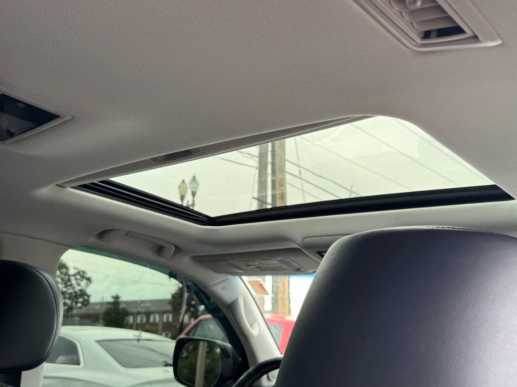Toyota Land Cruiser Vehicle Full-screen Gallery Image 13