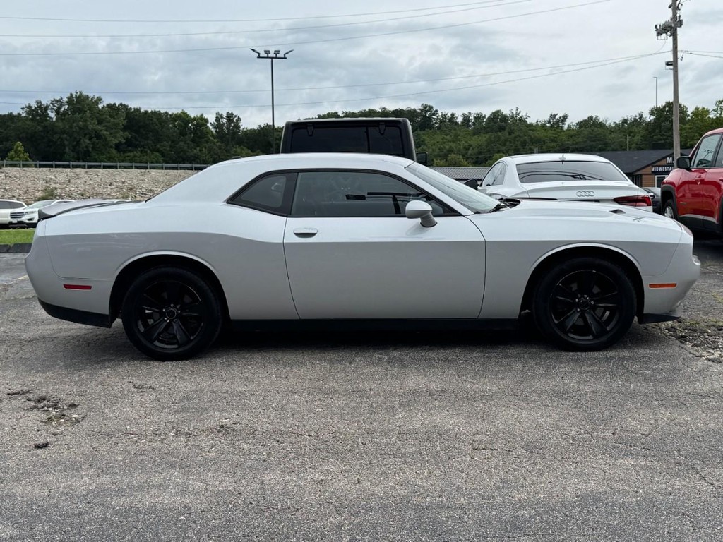 Dodge Challenger Vehicle Full-screen Gallery Image 02