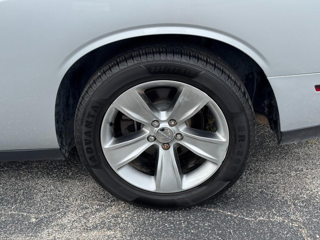 Dodge Challenger Vehicle Full-screen Gallery Image 07