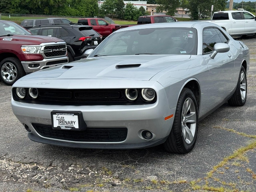 Dodge Challenger Vehicle Full-screen Gallery Image 08