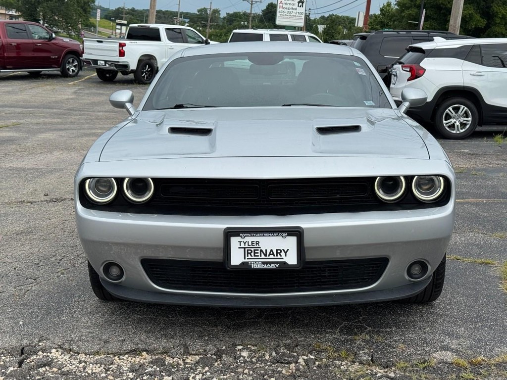Dodge Challenger Vehicle Full-screen Gallery Image 09