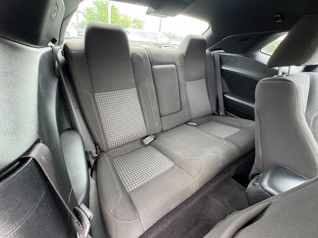 Dodge Challenger Vehicle Full-screen Gallery Image 11