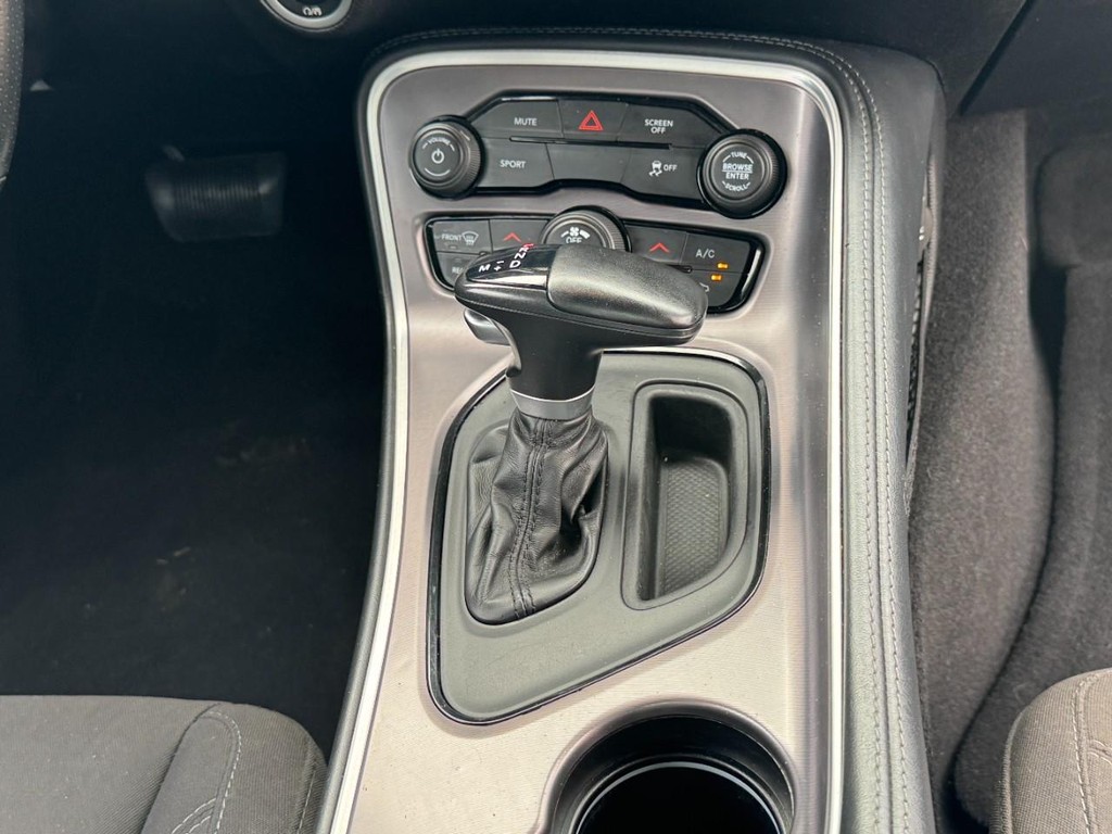 Dodge Challenger Vehicle Full-screen Gallery Image 15