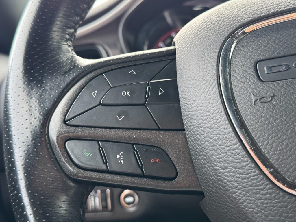 Dodge Challenger Vehicle Full-screen Gallery Image 17