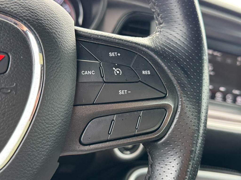 Dodge Challenger Vehicle Full-screen Gallery Image 18