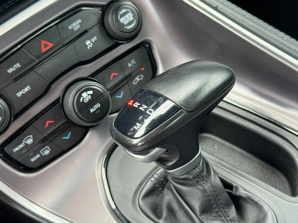 Dodge Challenger Vehicle Full-screen Gallery Image 20
