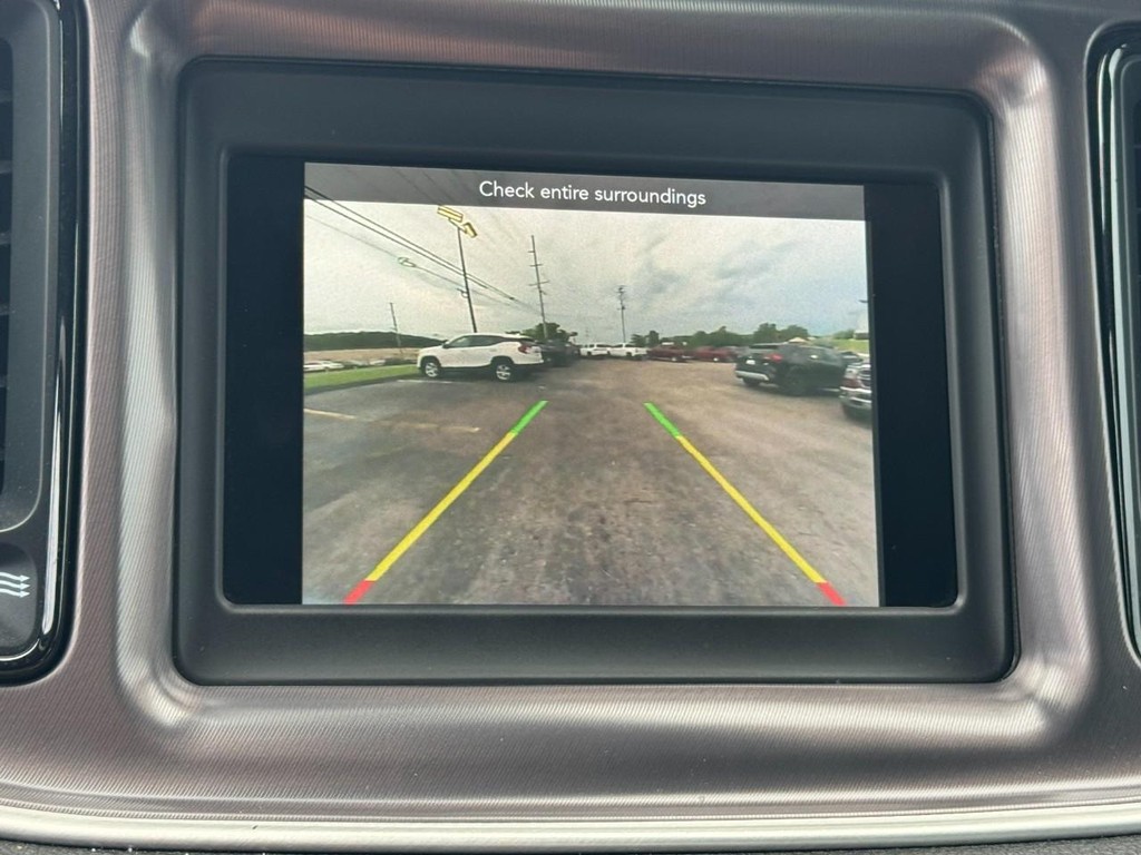 Dodge Challenger Vehicle Full-screen Gallery Image 22