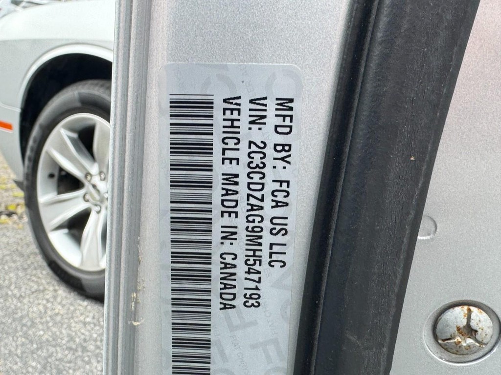 Dodge Challenger Vehicle Full-screen Gallery Image 25