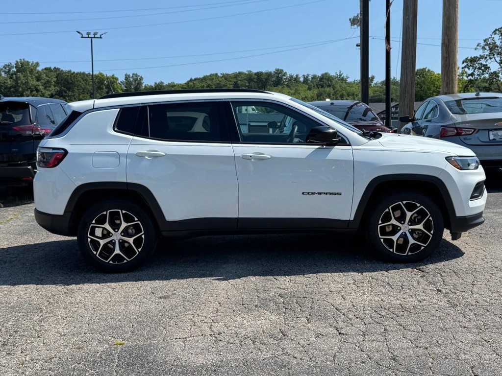 Jeep Compass Vehicle Full-screen Gallery Image 02