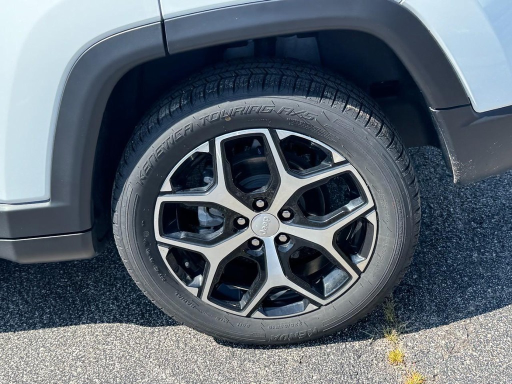 Jeep Compass Vehicle Full-screen Gallery Image 09