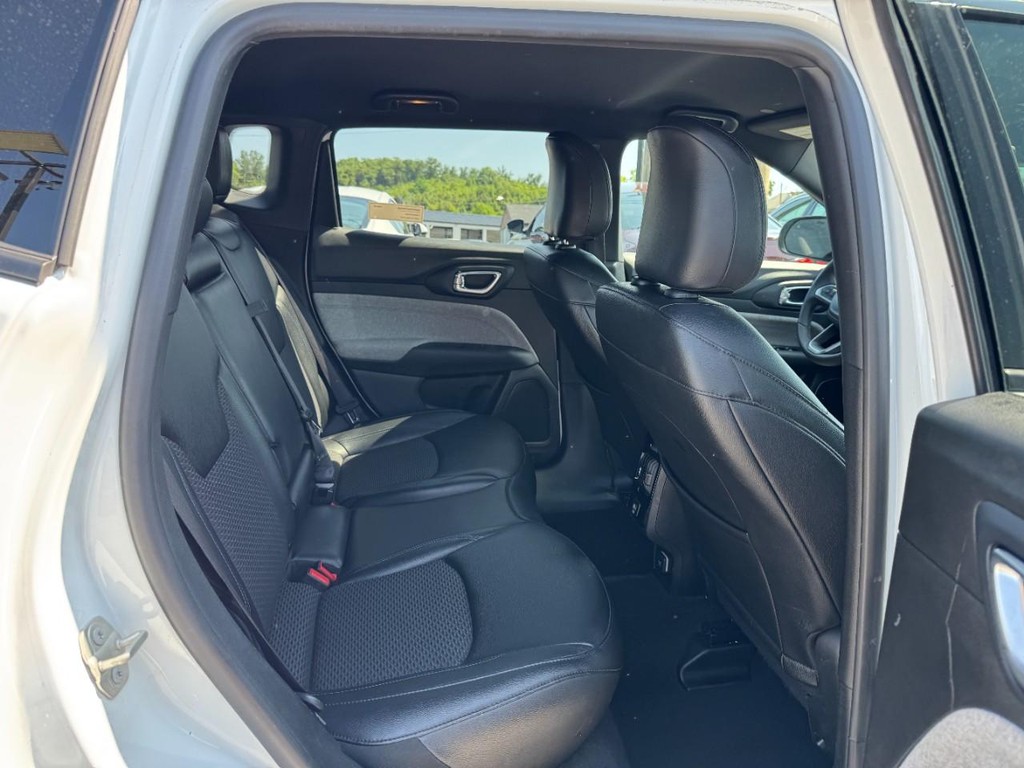 Jeep Compass Vehicle Full-screen Gallery Image 12
