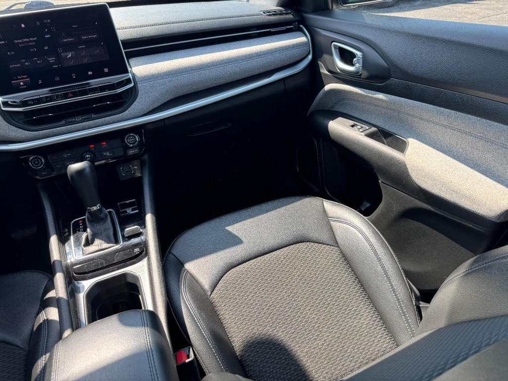 Jeep Compass Vehicle Full-screen Gallery Image 17