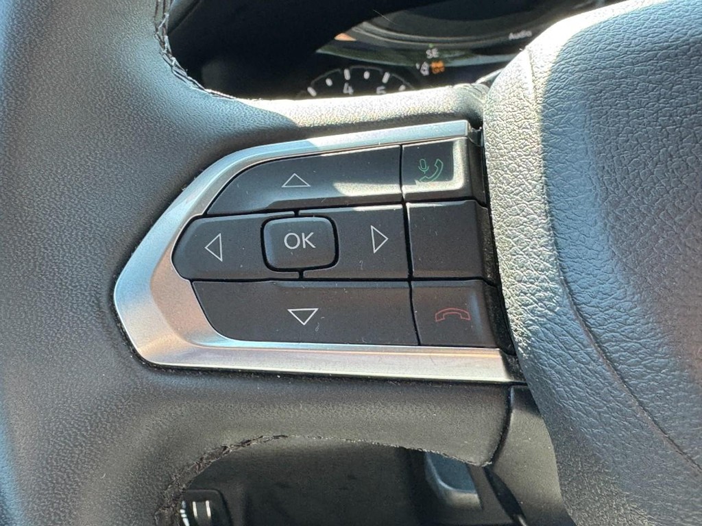Jeep Compass Vehicle Full-screen Gallery Image 18