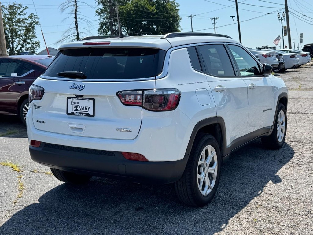 Jeep Compass Vehicle Full-screen Gallery Image 04