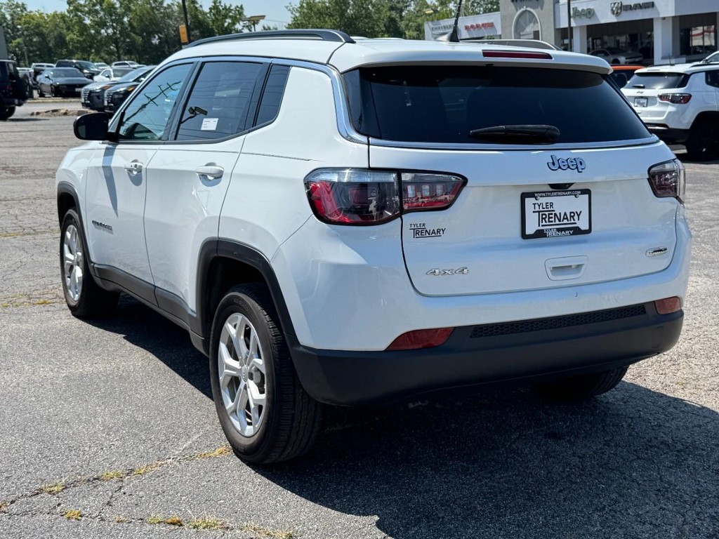 Jeep Compass Vehicle Full-screen Gallery Image 07