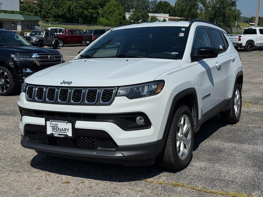 Jeep Compass Vehicle Full-screen Gallery Image 10