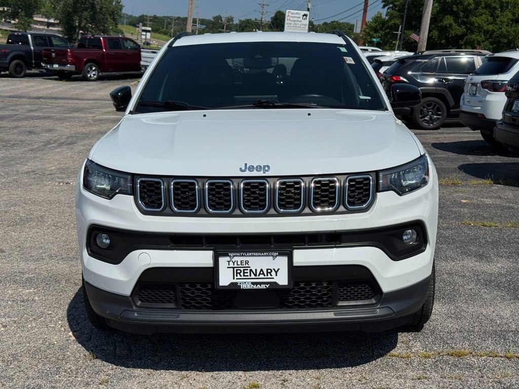 Jeep Compass Vehicle Full-screen Gallery Image 11