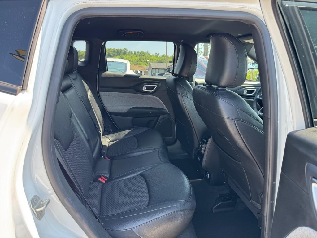 Jeep Compass Vehicle Full-screen Gallery Image 12