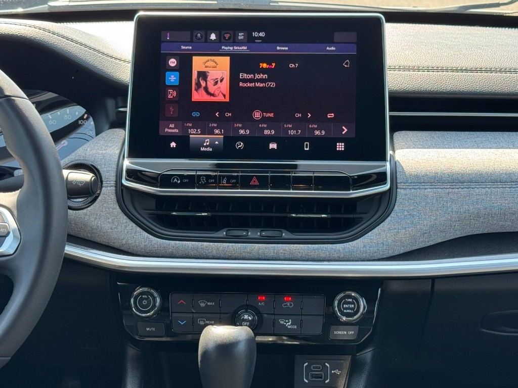 Jeep Compass Vehicle Full-screen Gallery Image 15