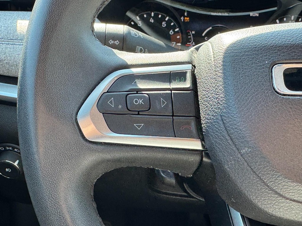 Jeep Compass Vehicle Full-screen Gallery Image 18