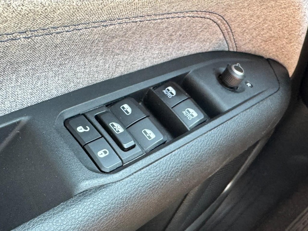 Jeep Compass Vehicle Full-screen Gallery Image 23