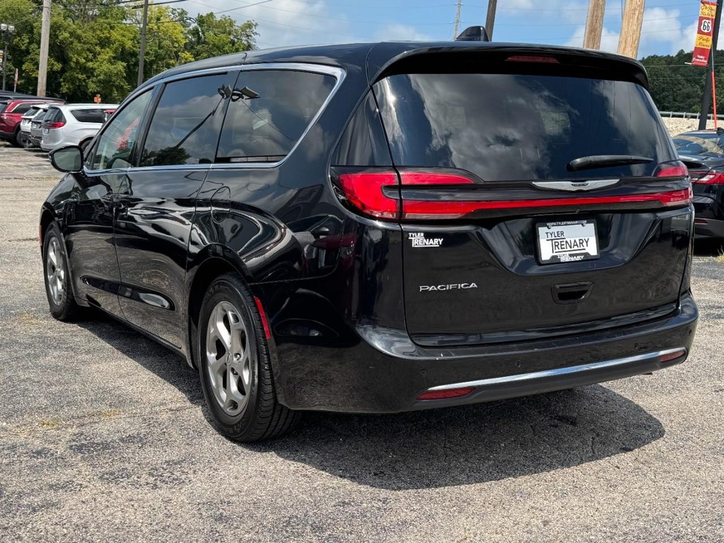 Chrysler Pacifica Vehicle Full-screen Gallery Image 07