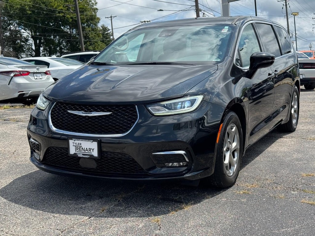 Chrysler Pacifica Vehicle Full-screen Gallery Image 10